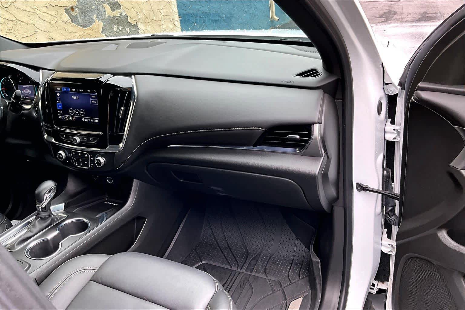 Used 2023 Chevrolet Traverse LT AWD/4WD image 18