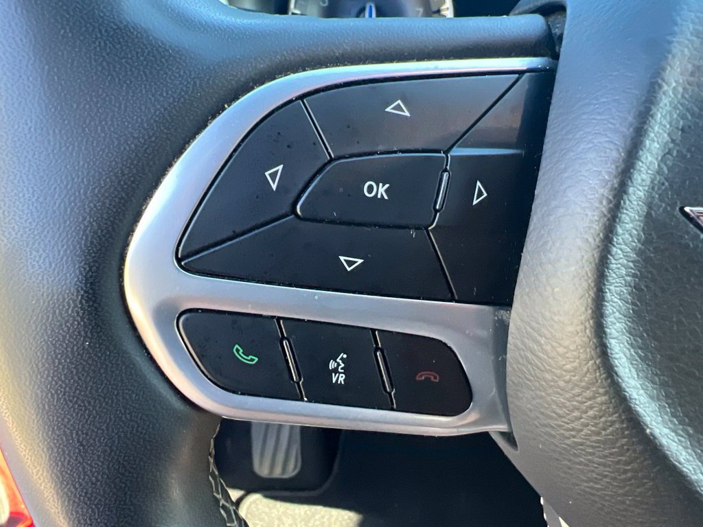 Certified 2025 Chrysler Pacifica Select FWD image 43