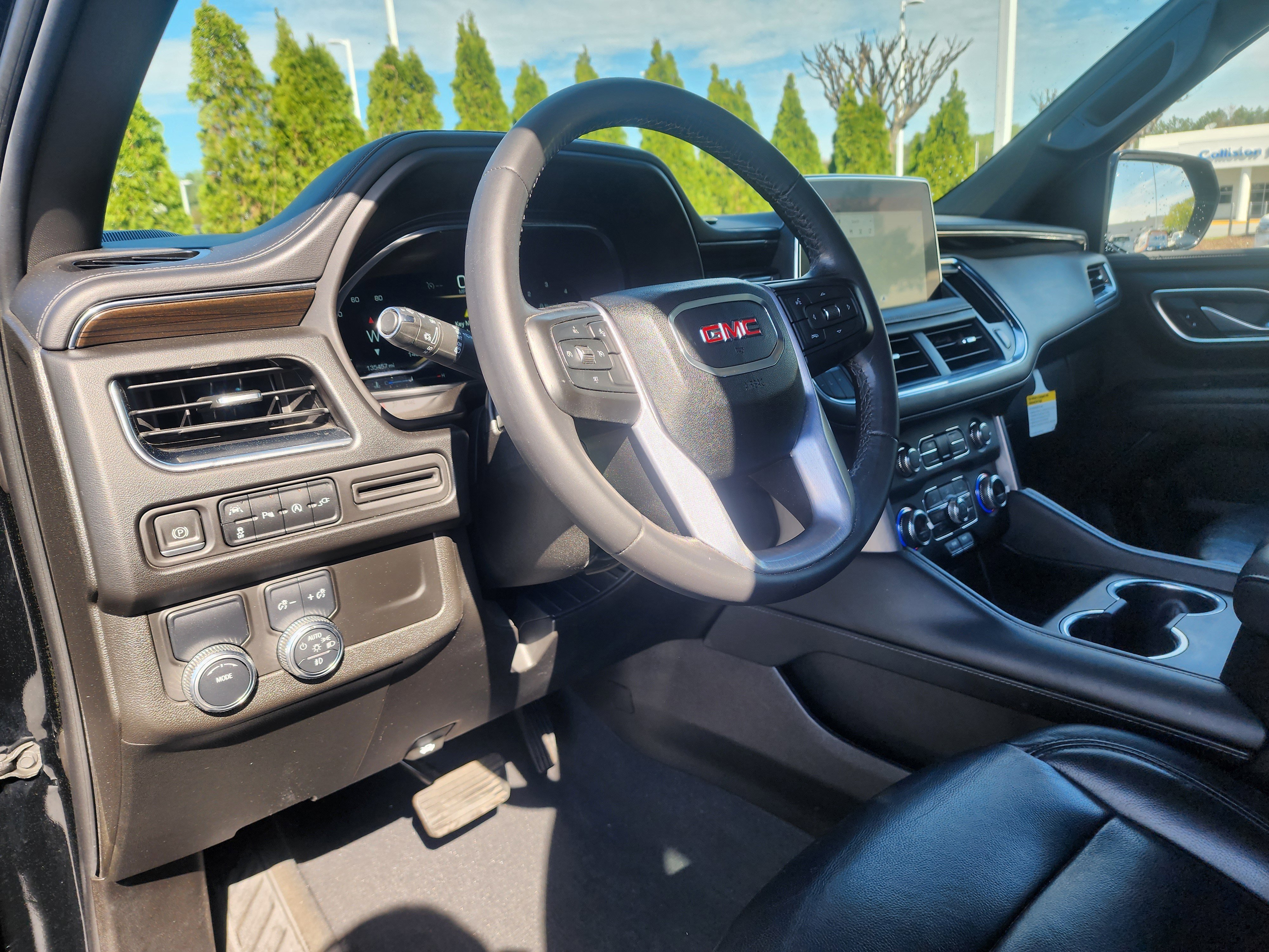 Used 2022 GMC Yukon XL SLE image 23