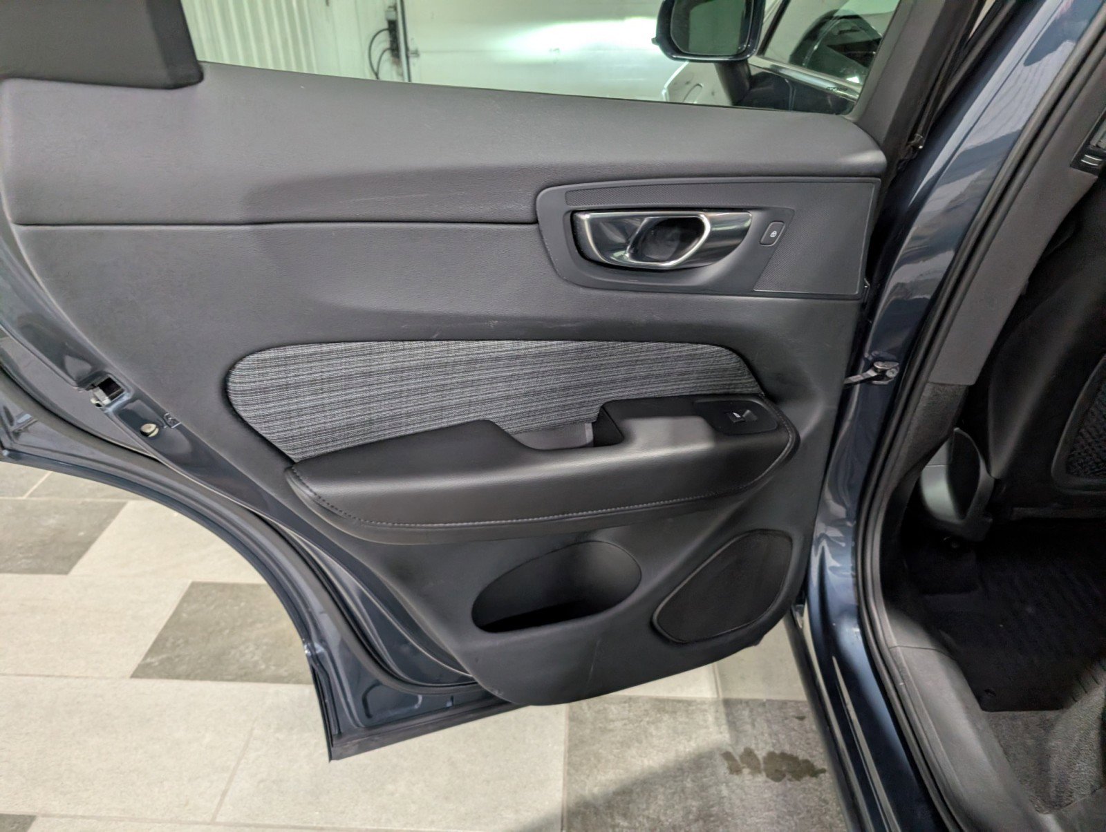 Used 2023 Volvo XC60 T8 Core image 9