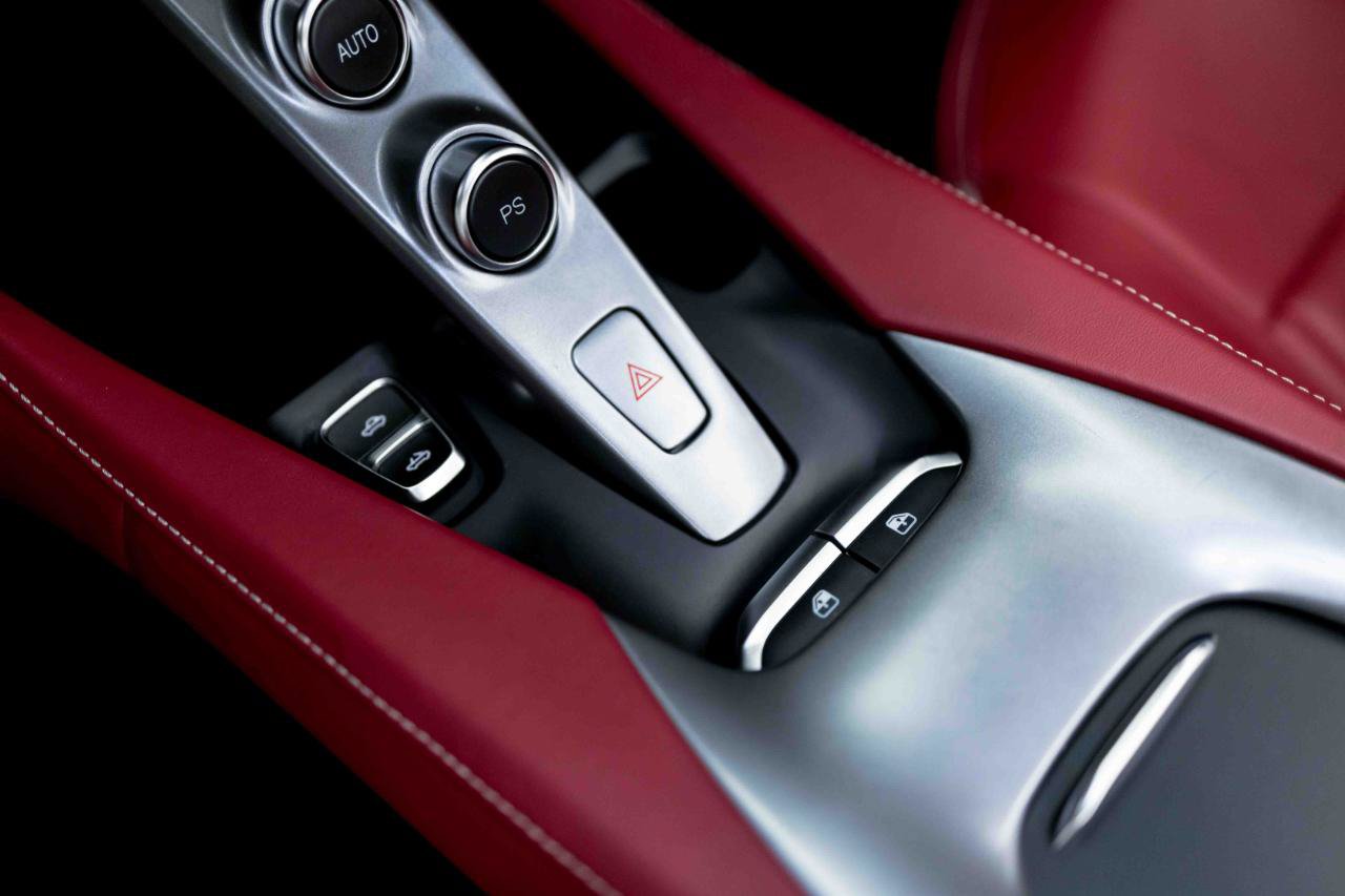 Used 2020 Ferrari Portofino RWD image 65