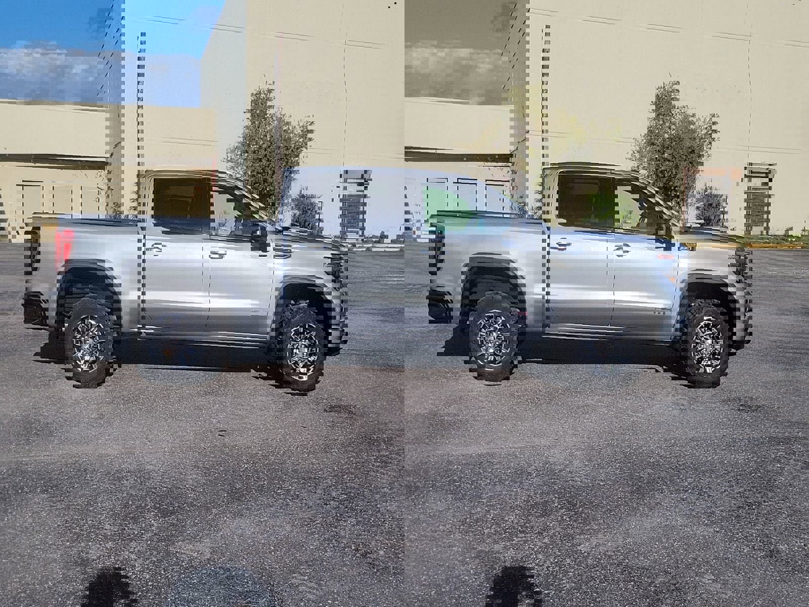 Used 2024 GMC Sierra 1500 AT4 w/ AT4 Preferred Package image 8