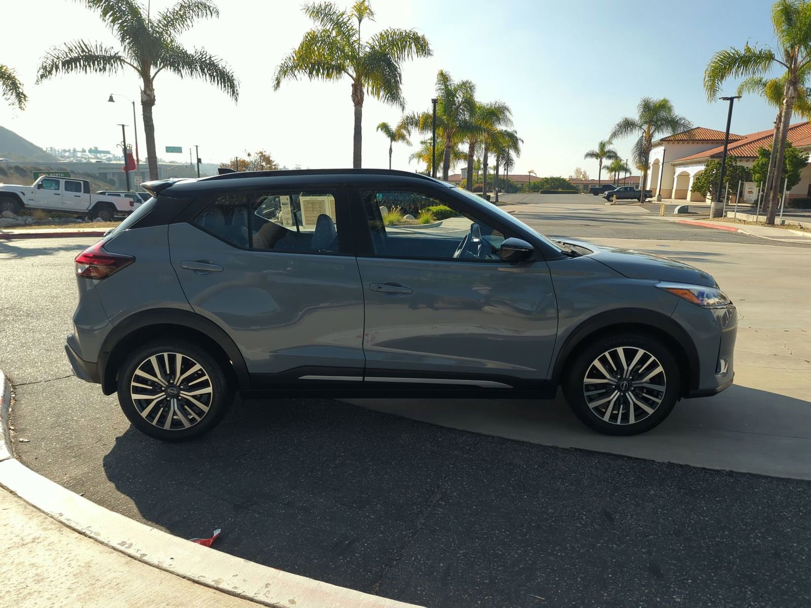 Used 2023 Nissan Kicks SR w/ SR Premium Package image 6