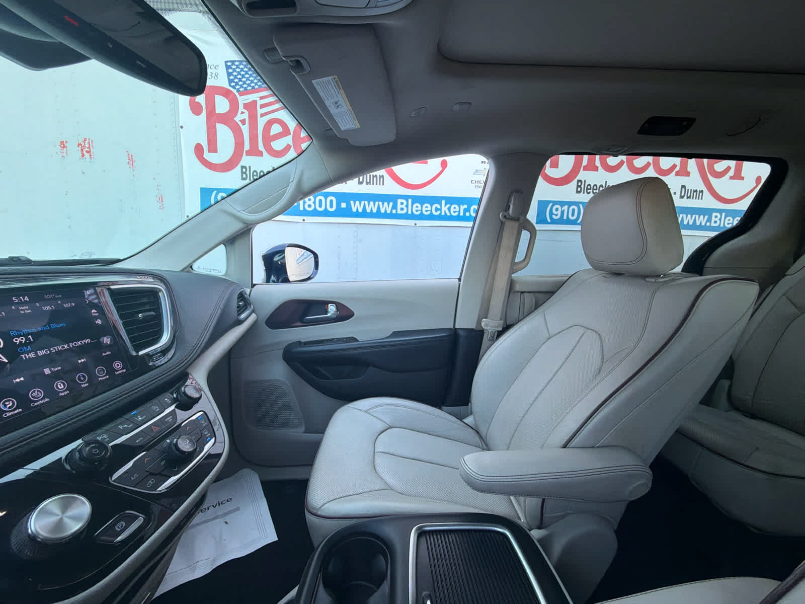 Used 2020 Chrysler Pacifica Limited w/ Advanced Safetytec Group FWD image 29