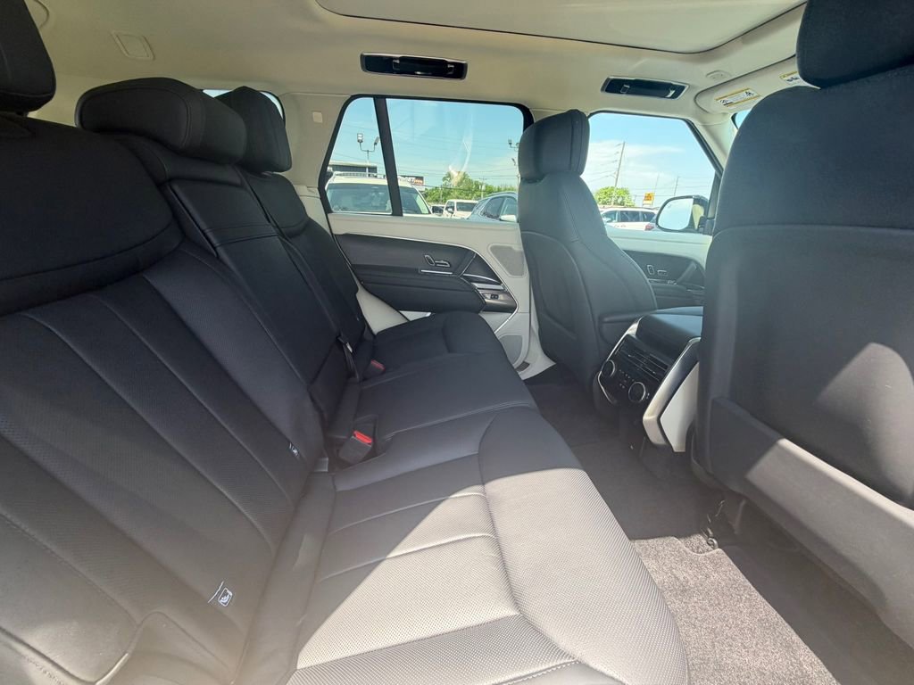 Used 2024 Land Rover Range Rover SE image 18