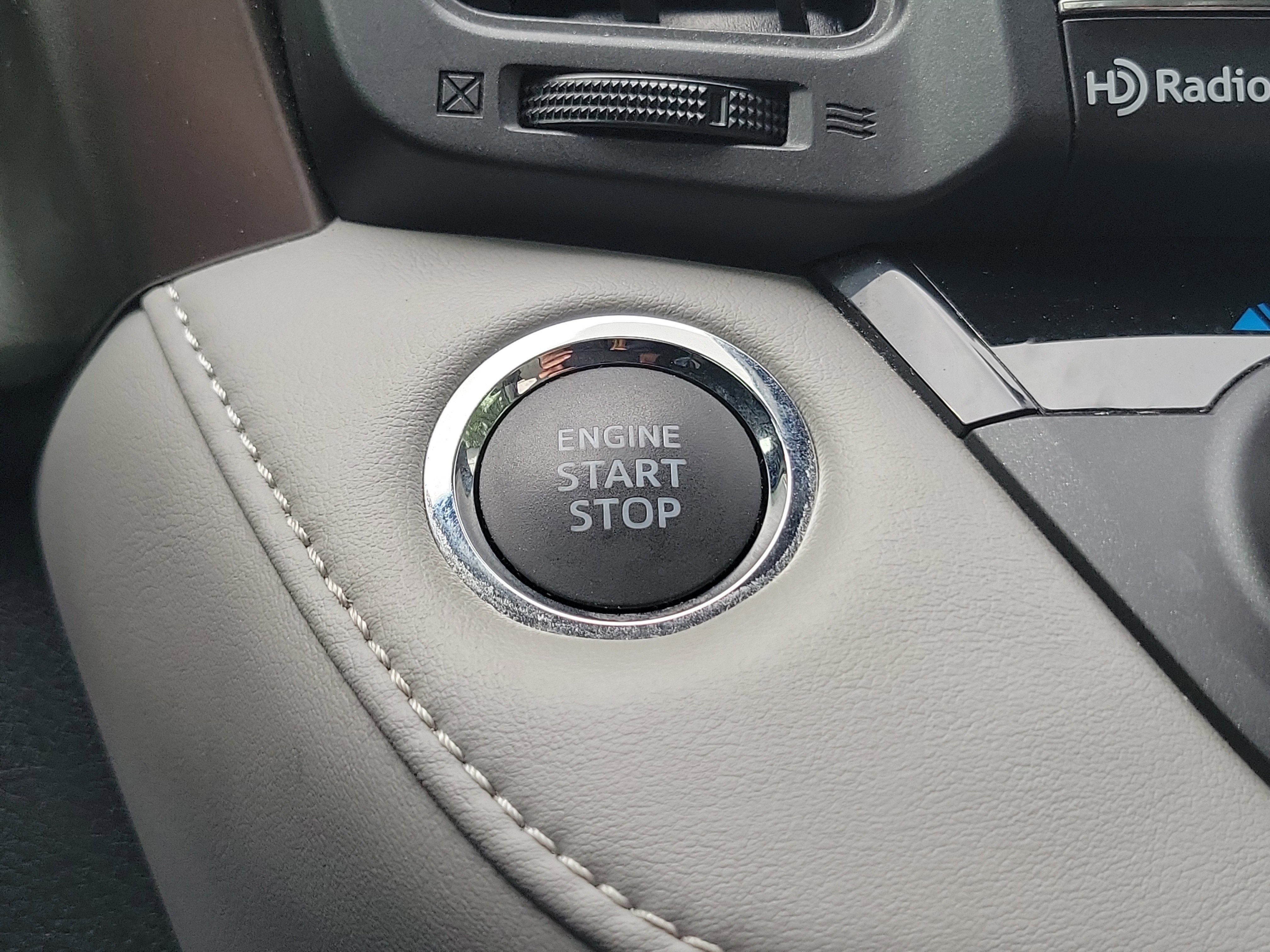 Certified 2018 Toyota RAV4 XLE AWD/4WD image 28