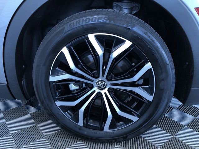 Certified 2025 Toyota Crown XLE AWD/4WD image 16