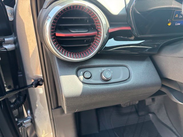 New 2026 Chevrolet Trax RS w/ Sunroof Package FWD image 21
