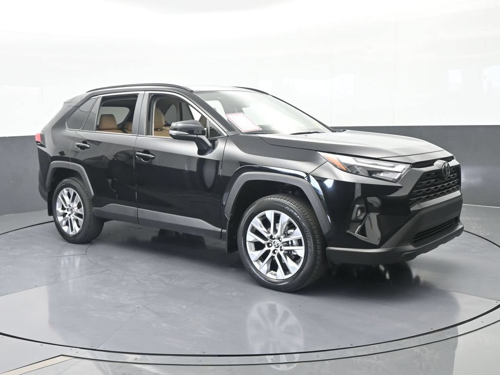 Used 2025 Toyota RAV4 XLE Premium FWD image 8