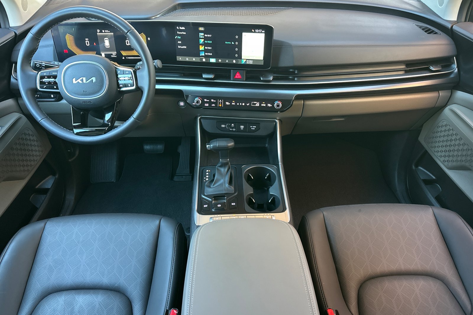 Used 2026 Kia Carnival FWD image 13