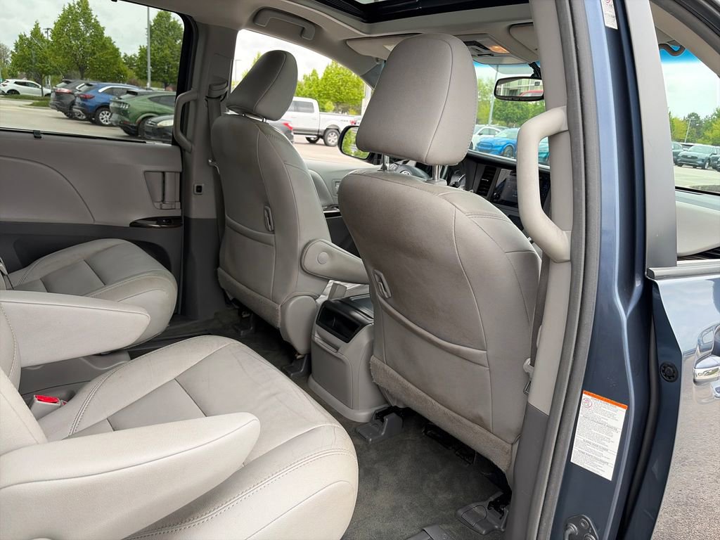 Used 2015 Toyota Sienna XLE w/ XLE Navigation Package FWD image 30