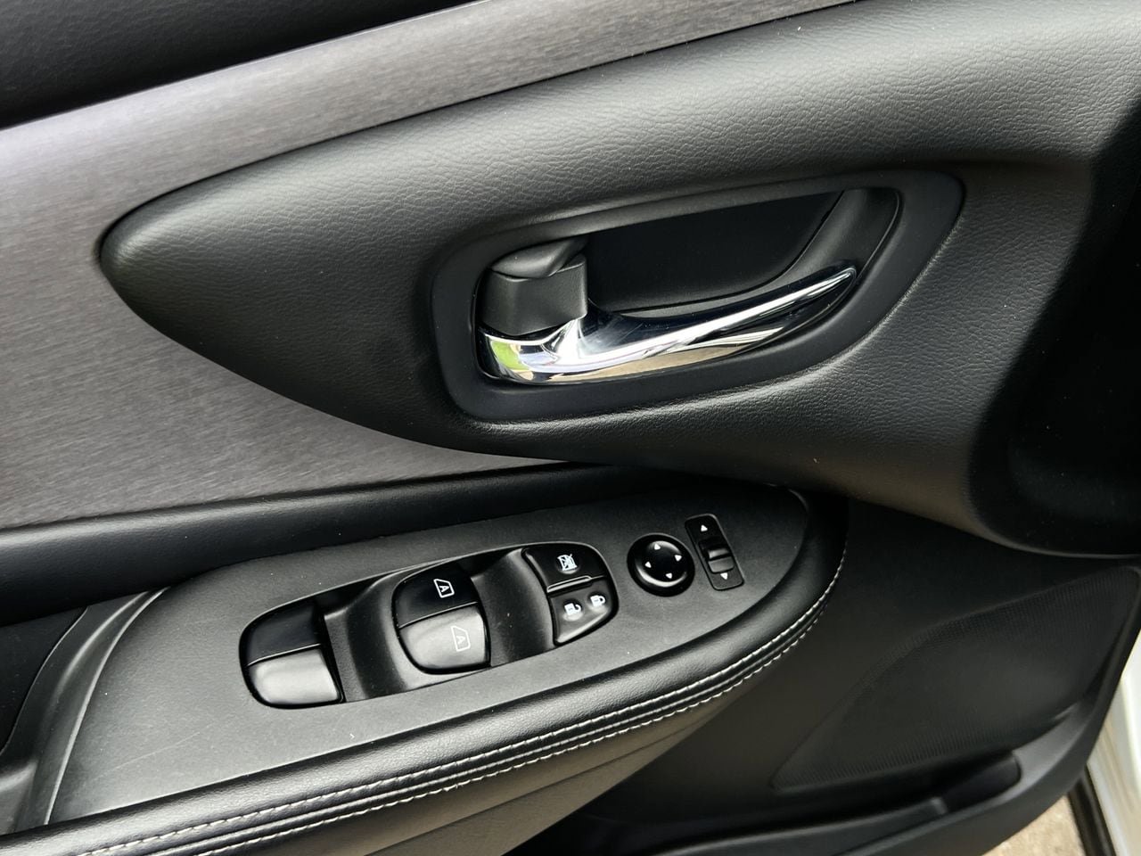 Used 2023 Nissan Murano SV AWD/4WD image 22