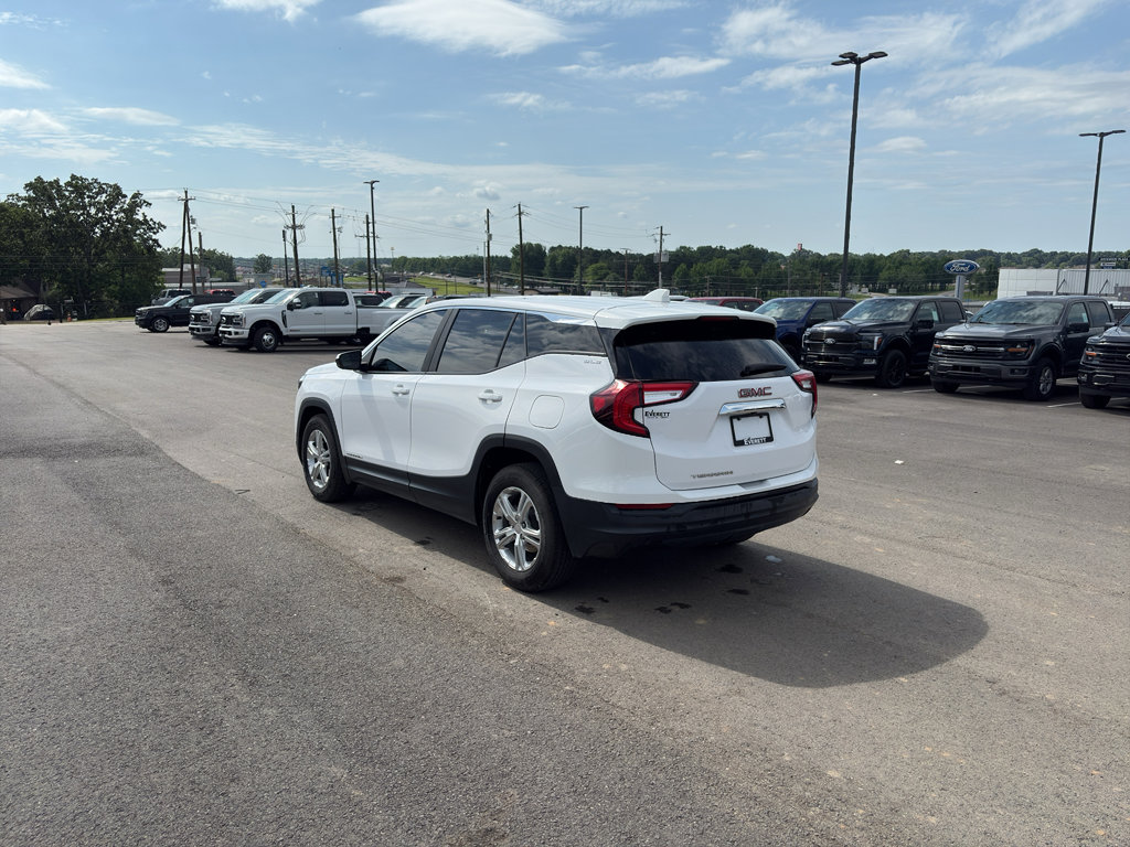 Used 2022 GMC Terrain SLE FWD image 2