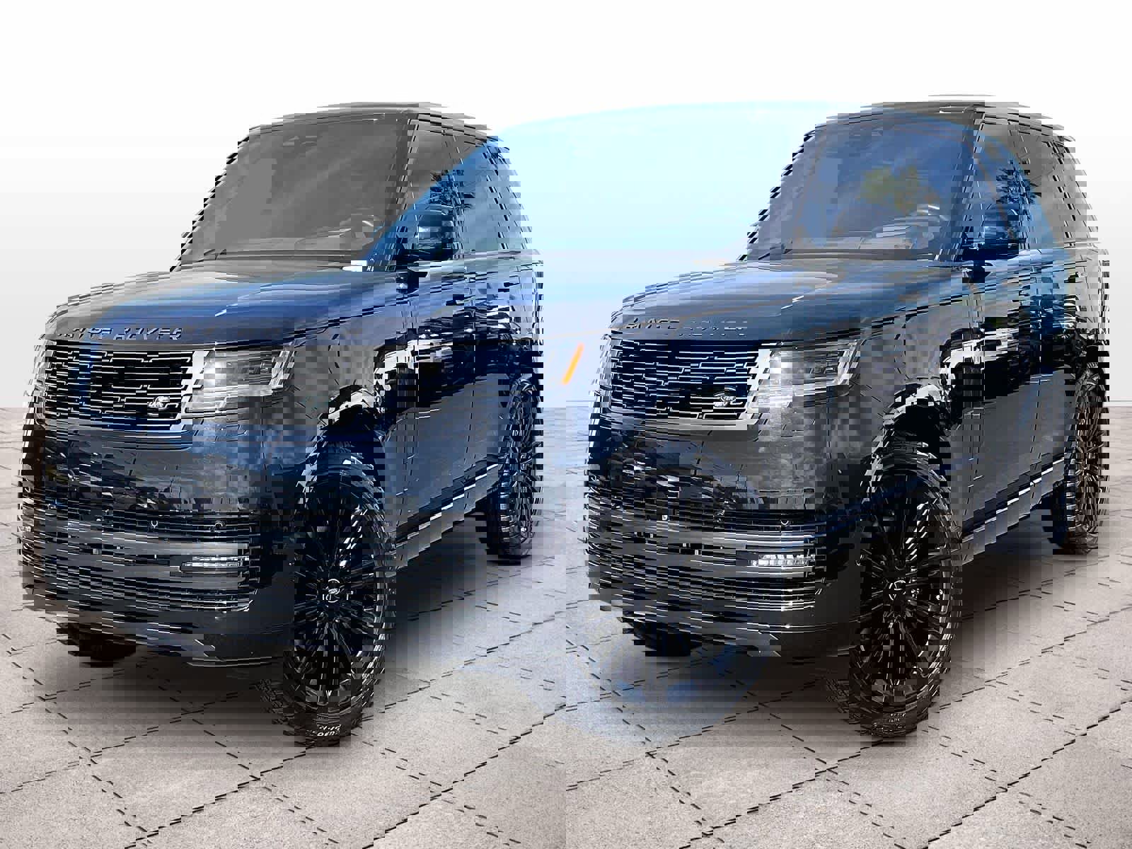 Used 2024 Land Rover Range Rover SE image 1