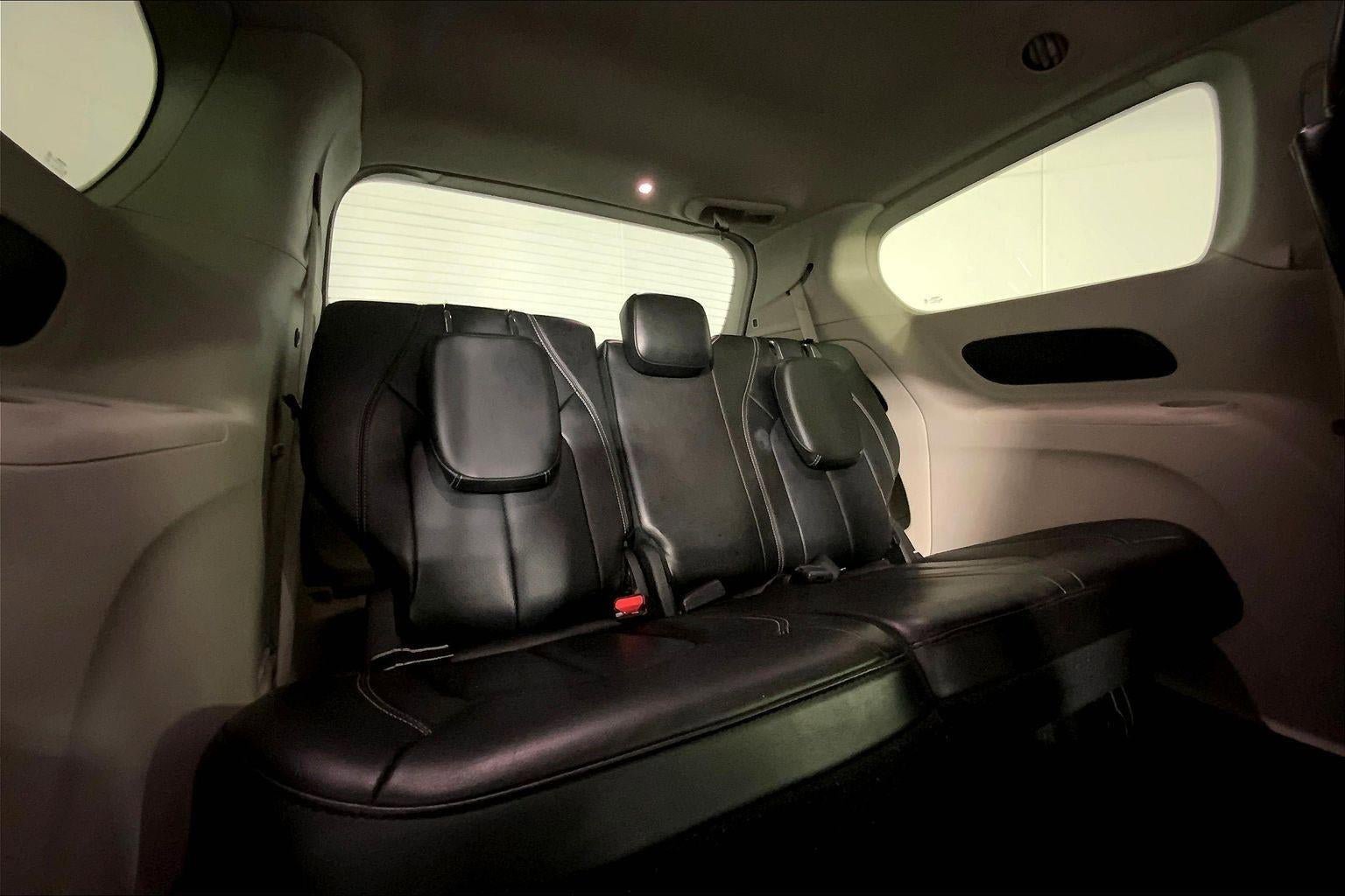 Used 2023 Chrysler Pacifica Touring-L FWD image 24