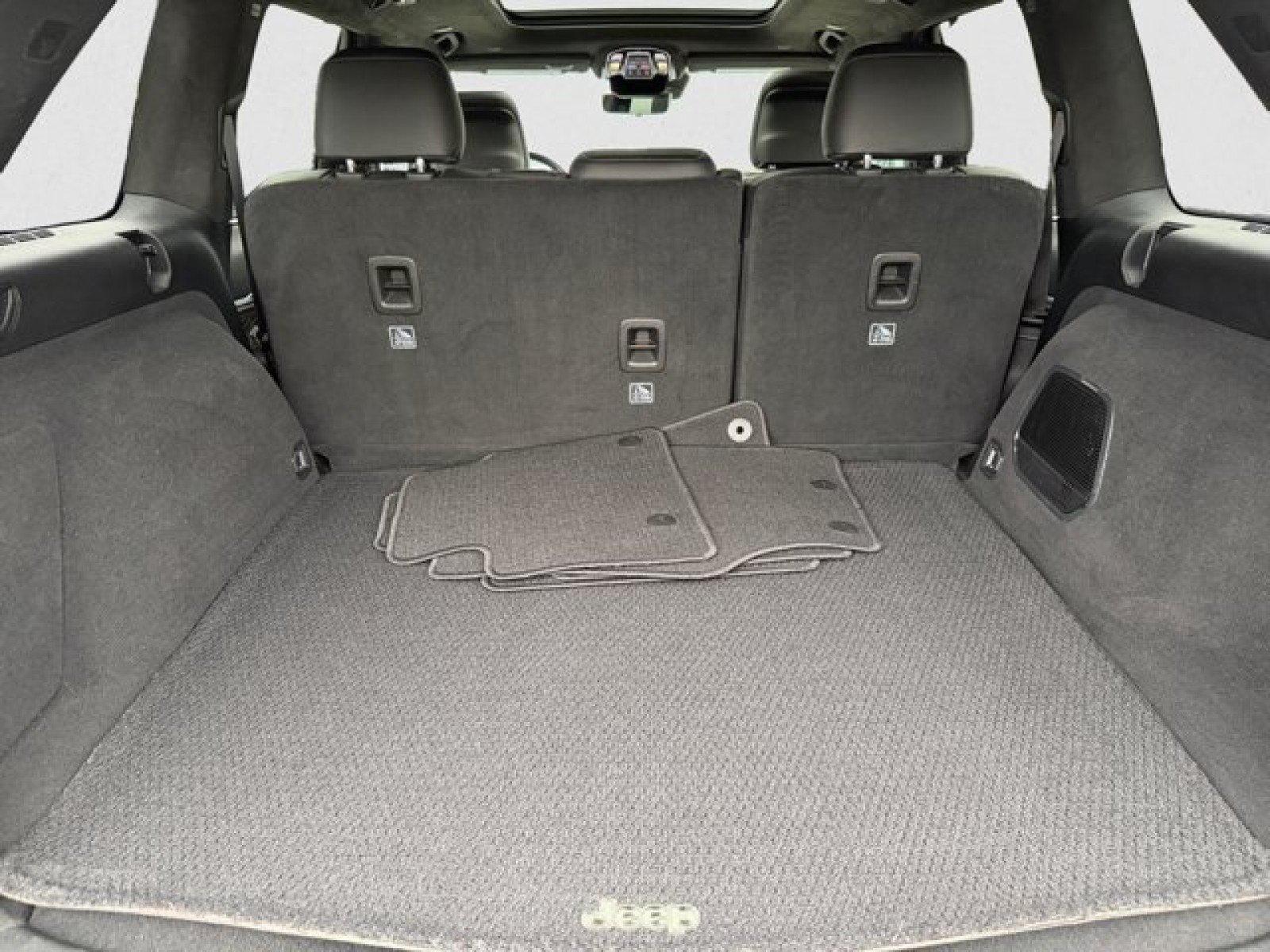 Used 2022 Jeep Grand Cherokee Summit AWD/4WD image 19