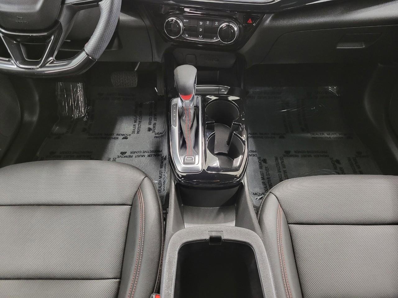 Used 2025 Chevrolet Trax RS w/ Driver Confidence Package FWD image 17