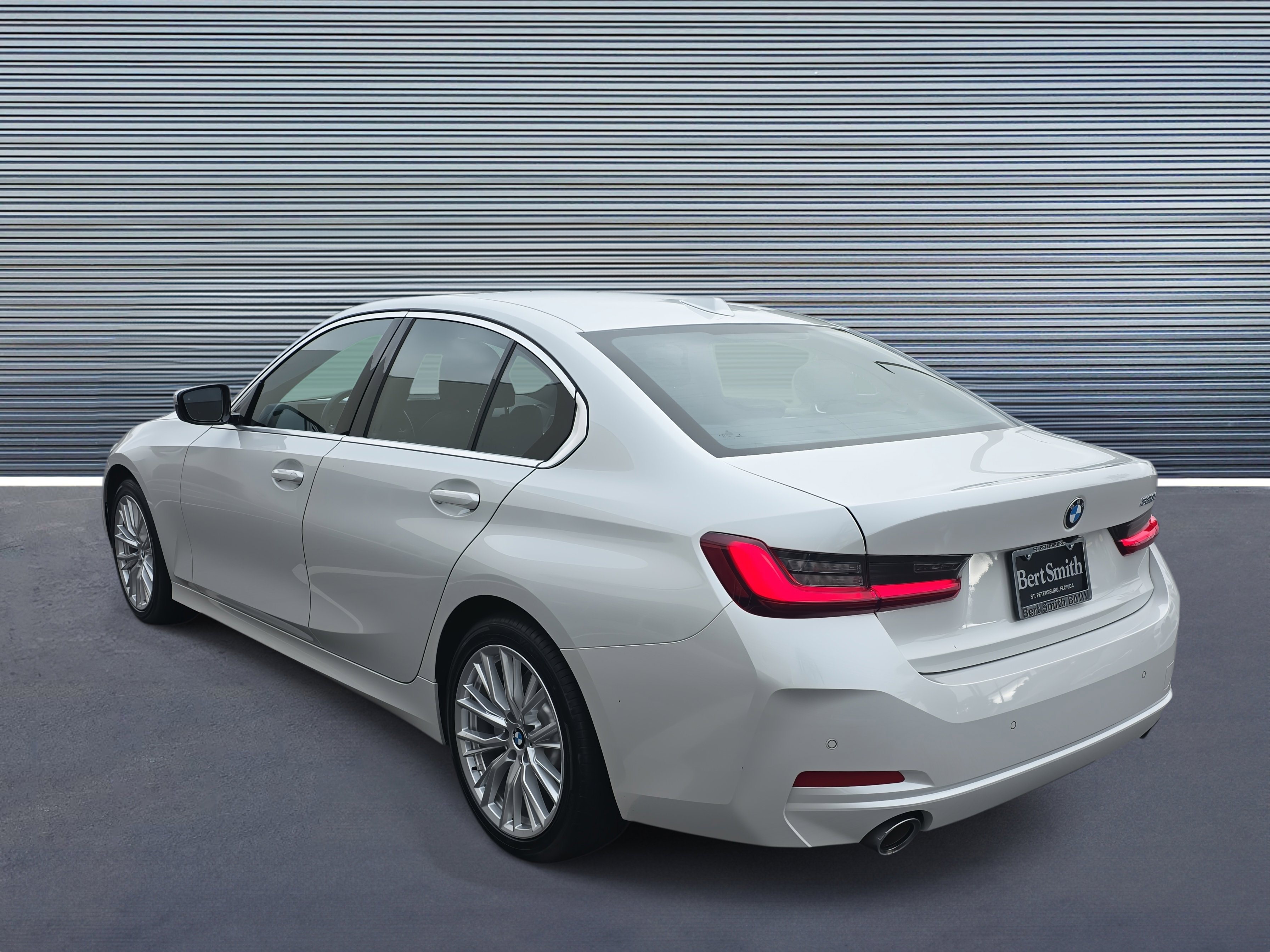 Used 2024 BMW 330i Sedan image 4