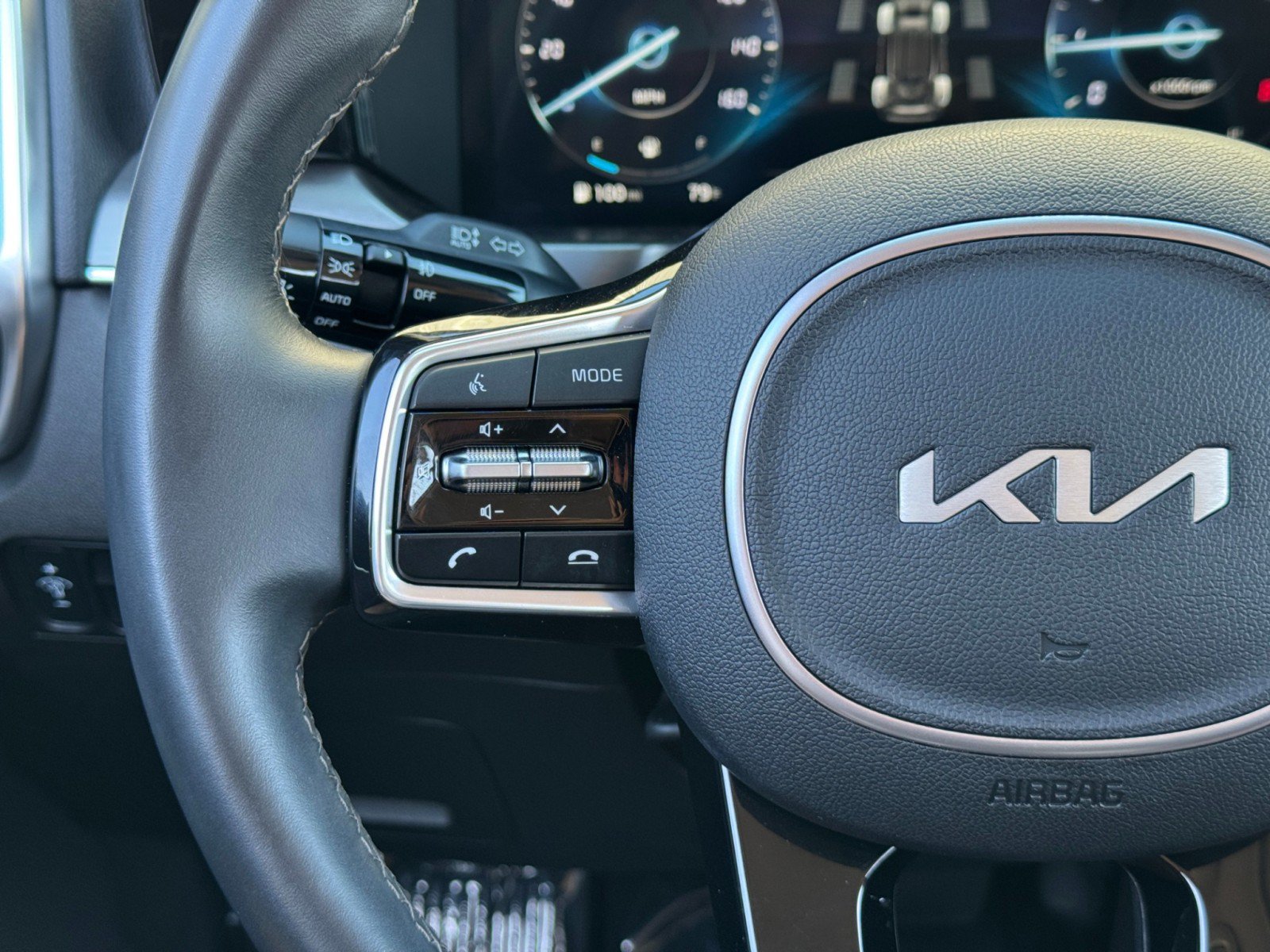 Used 2023 Kia Sorento SX AWD/4WD image 19
