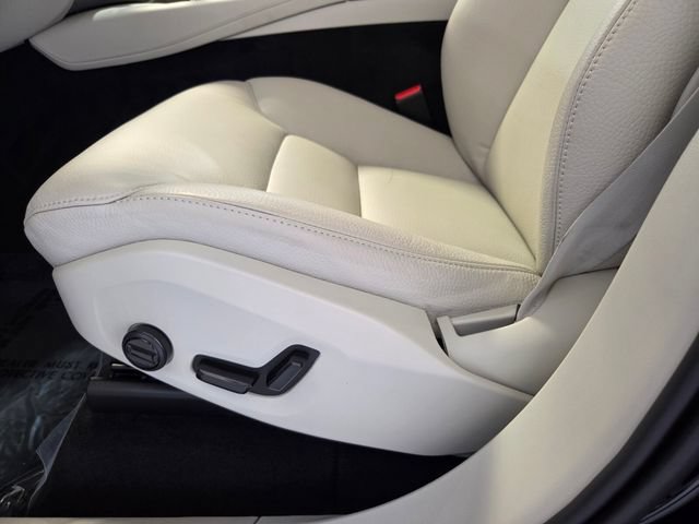 Certified 2025 Volvo XC90 B5 Plus w/ Protection Package Premier AWD/4WD image 10