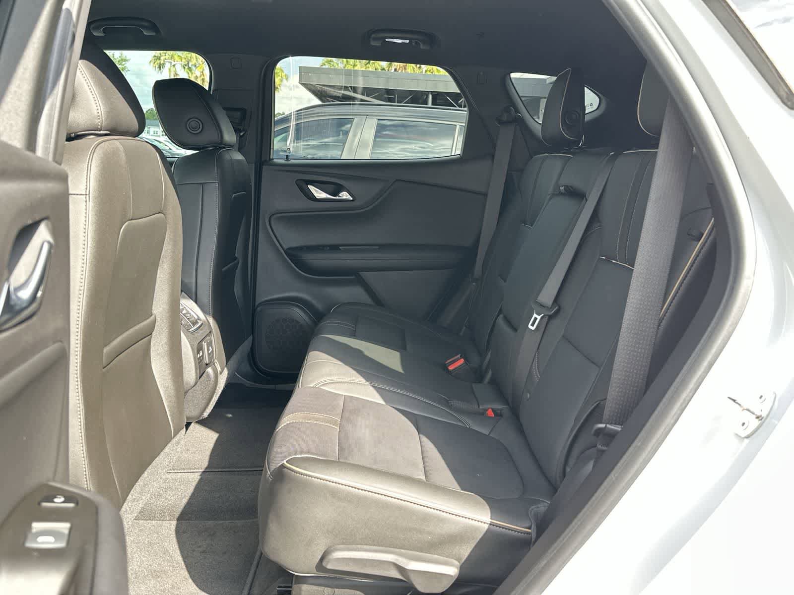 Used 2019 Chevrolet Blazer Premier w/ Driver Confidence II Package FWD image 4