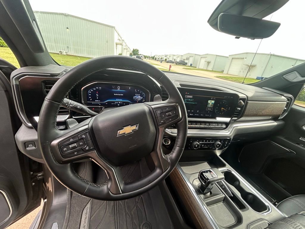 Used 2023 Chevrolet Silverado 1500 High Country w/ High Country Premium Package AWD/4WD image 10
