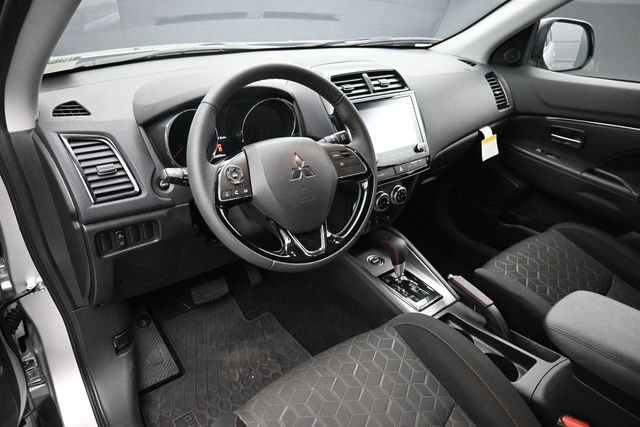 Used 2026 Mitsubishi Outlander Sport LE AWD/4WD image 13