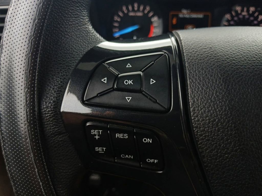 Used 2018 Ford Explorer XLT image 17