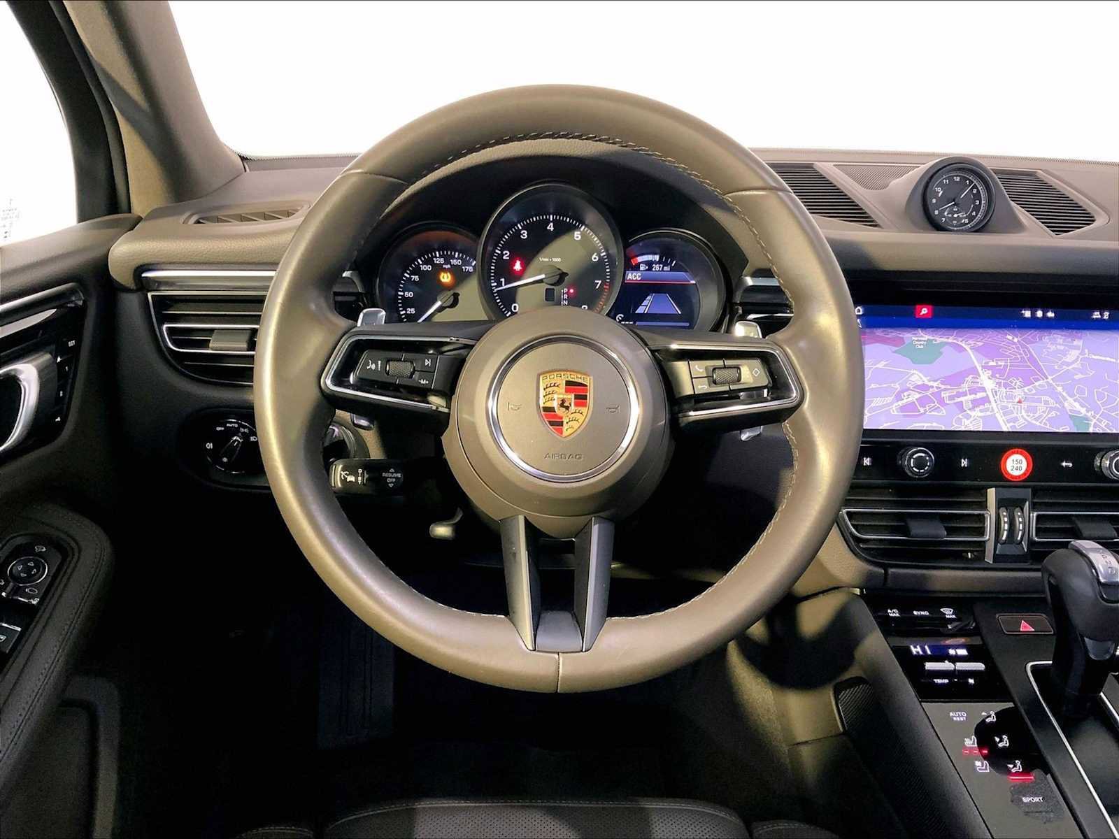 Certified 2023 Porsche Macan image 15