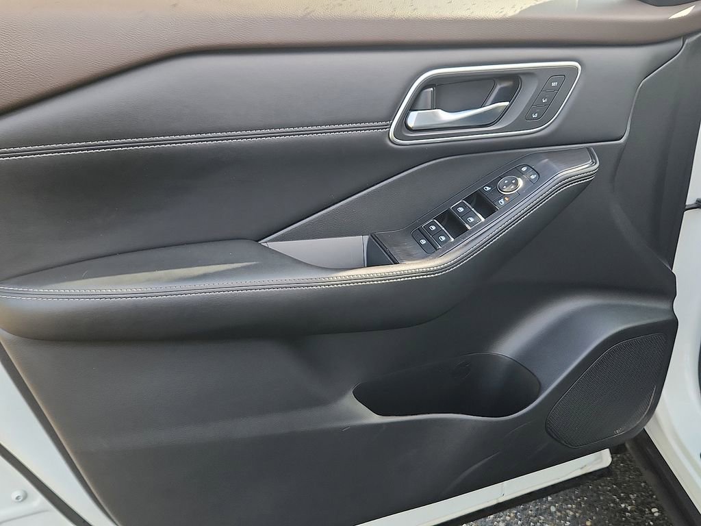 Certified 2023 Nissan Rogue Platinum w/ Platinum Premium Package AWD/4WD image 13