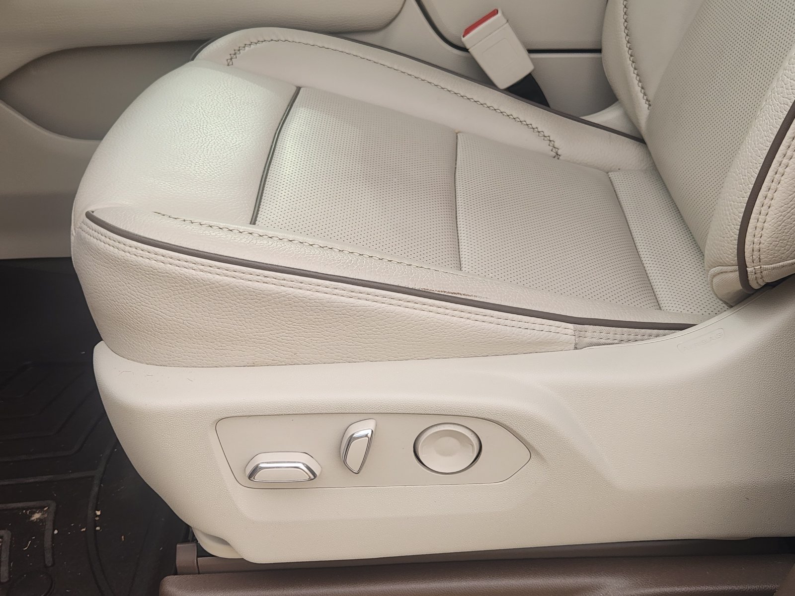 Used 2022 GMC Yukon Denali RWD image 27