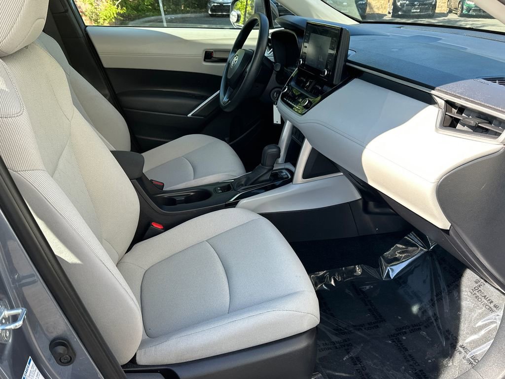 Used 2022 Toyota Corolla Cross L AWD/4WD image 11