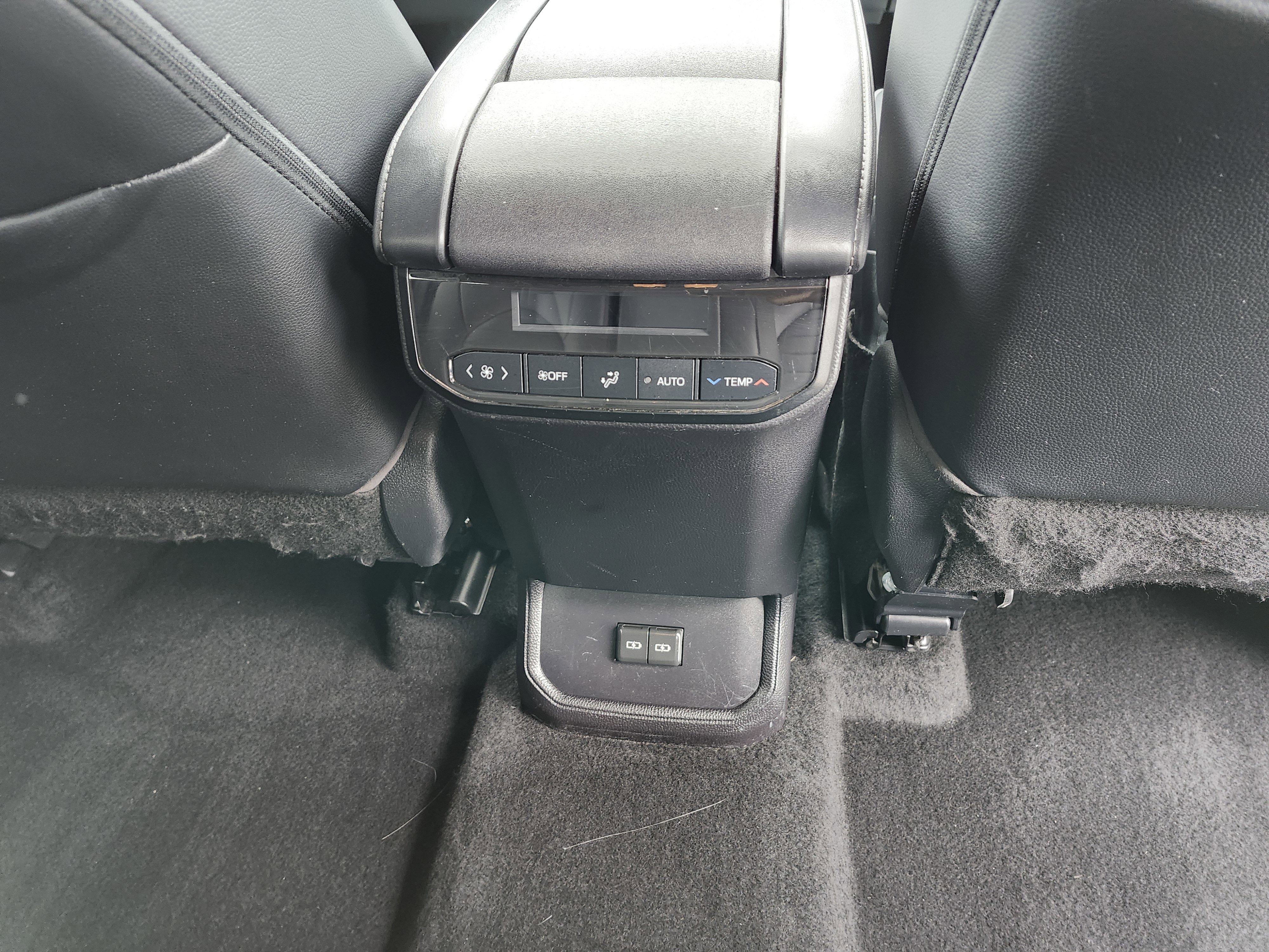 Used 2022 Toyota Highlander XLE image 25