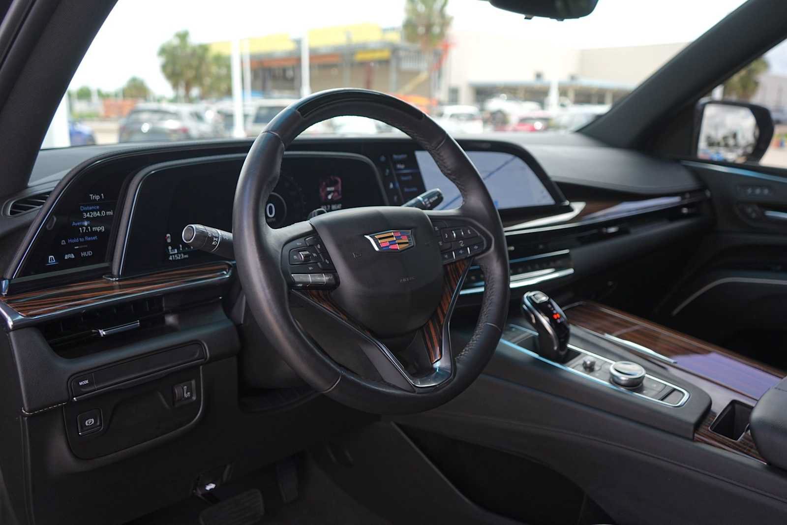 Used 2024 Cadillac Escalade ESV Premium Luxury RWD image 2