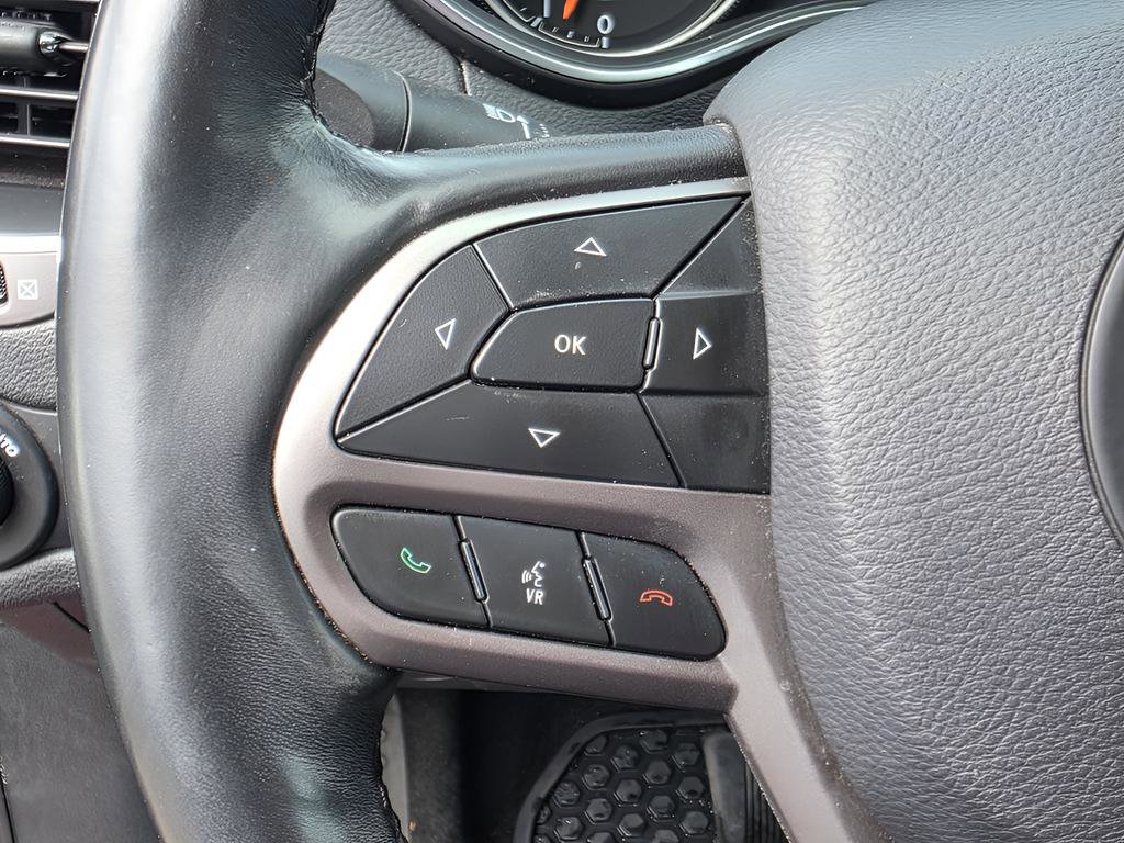 Used 2019 Jeep Cherokee Latitude Plus w/ Cold Weather Group image 24