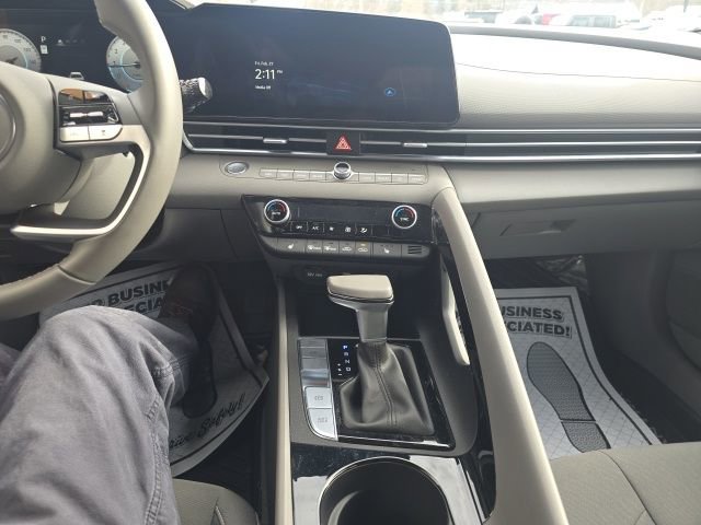 Used 2025 Hyundai Elantra SEL FWD image 20