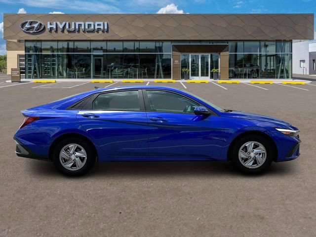 New 2025 Hyundai Elantra SE image 10