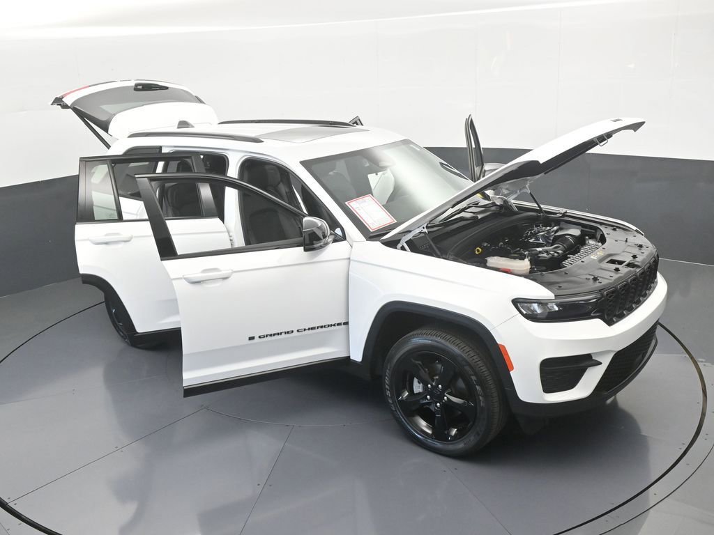 Used 2025 Jeep Grand Cherokee Altitude image 70