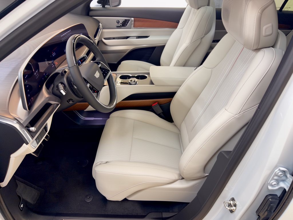 New 2027 Cadillac Vistiq Sport w/ LPO, Floor Liner Package AWD/4WD image 5