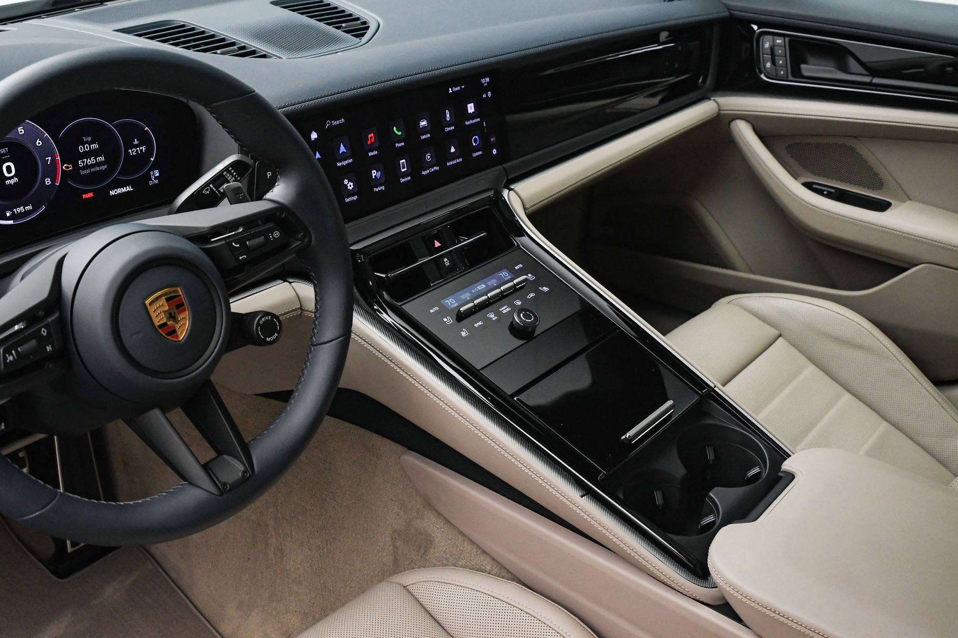 Used 2025 Porsche Panamera 4 image 39