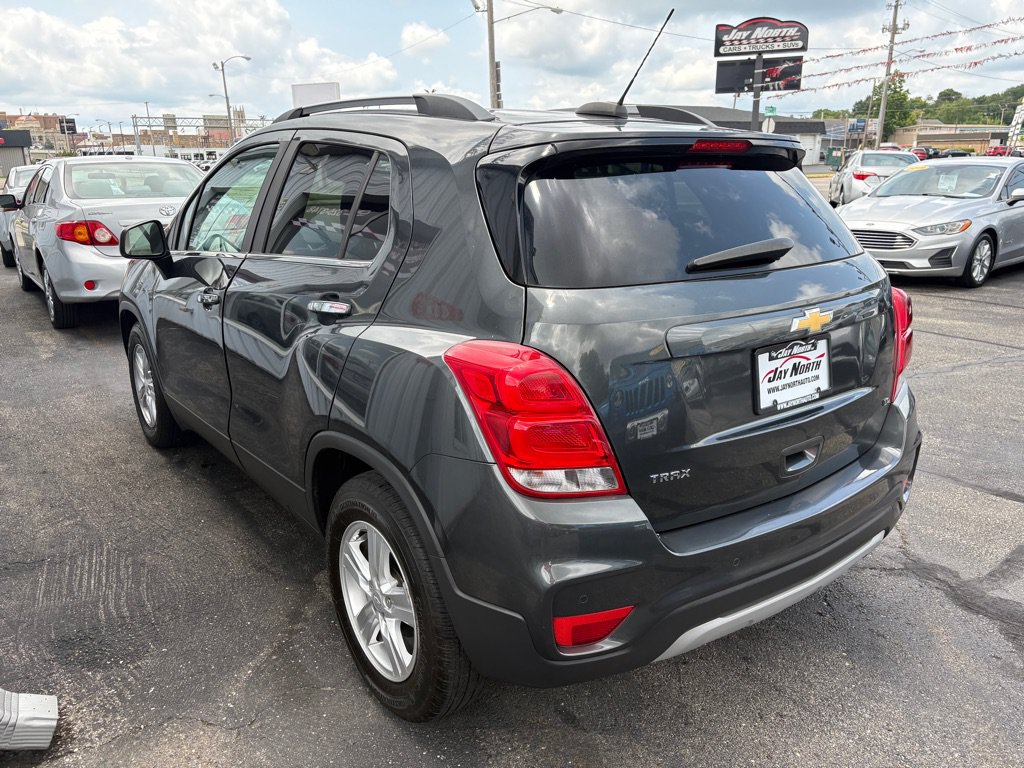 Used 2019 Chevrolet Trax LT w/ Sun & Sound Package FWD image 5