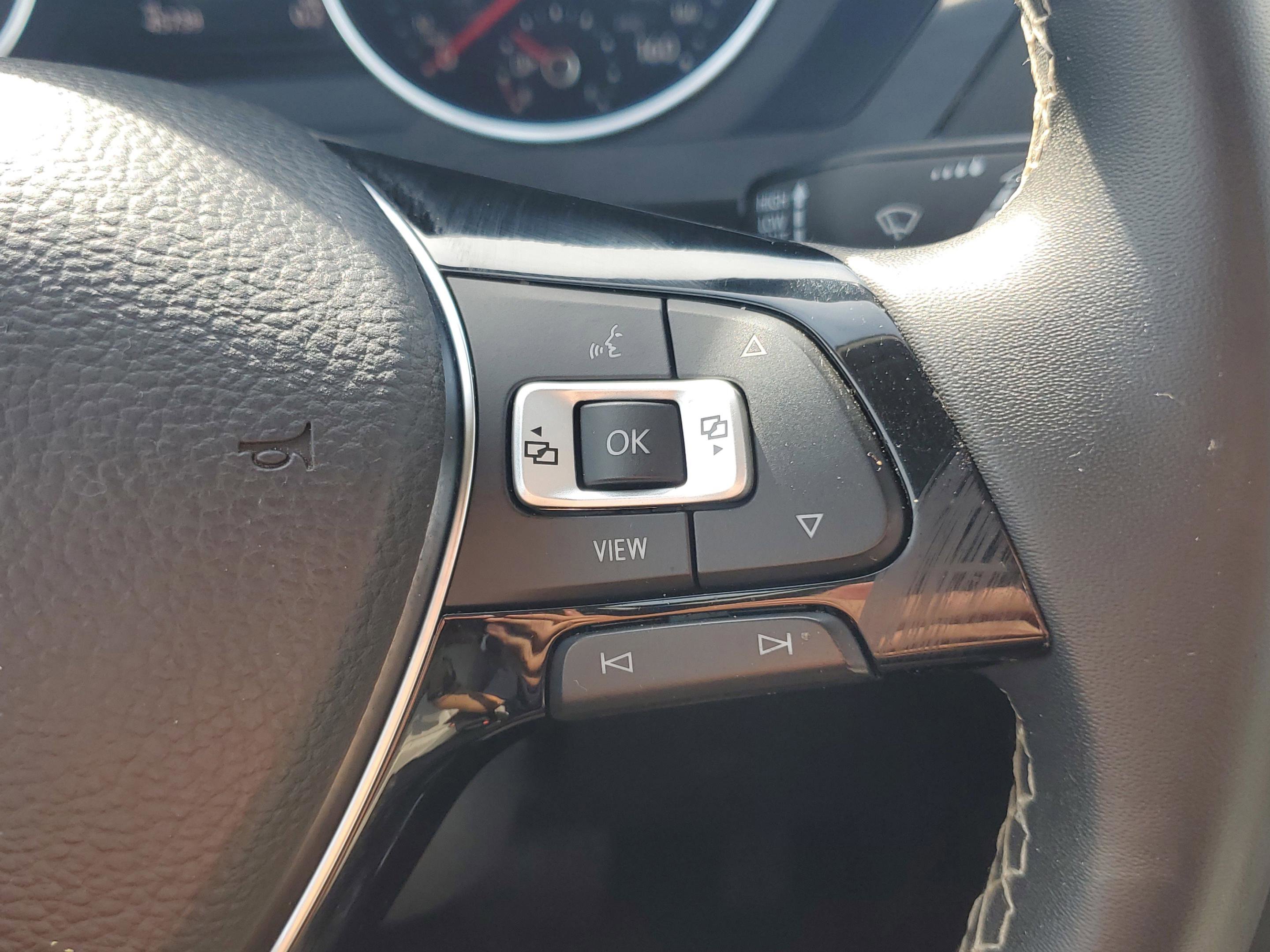 Used 2021 Volkswagen Tiguan SE image 20