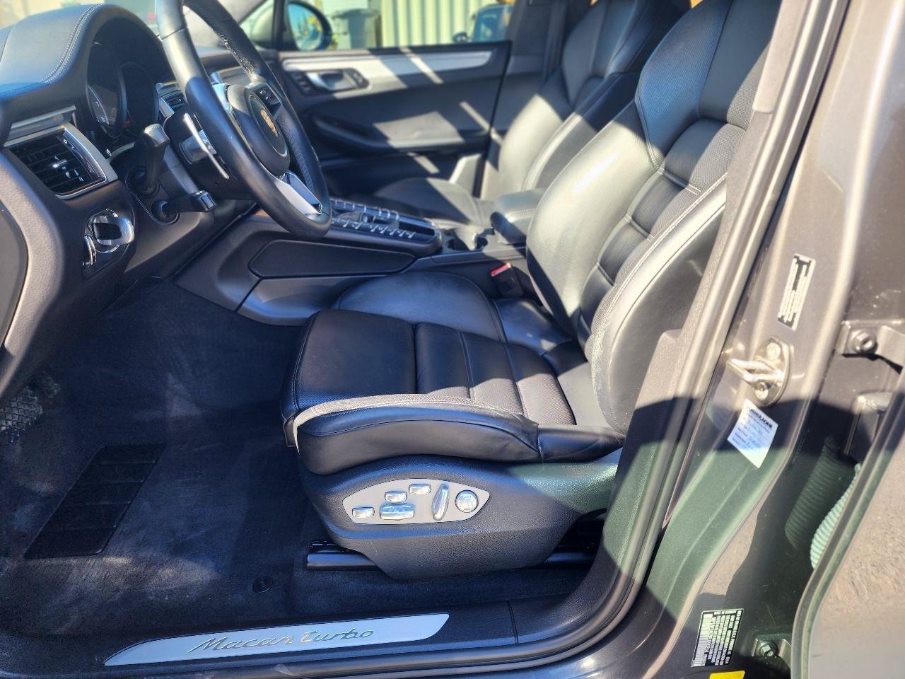 Used 2015 Porsche Macan Turbo AWD/4WD image 17