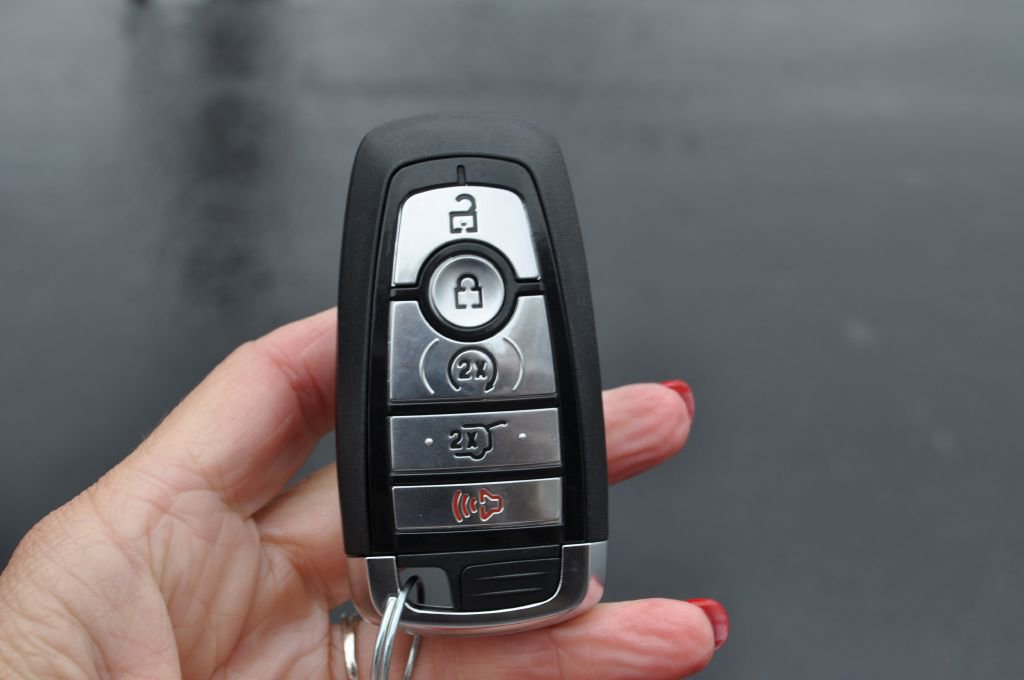 Used 2024 Ford Explorer XLT w/ Equipment Group 202A image 21