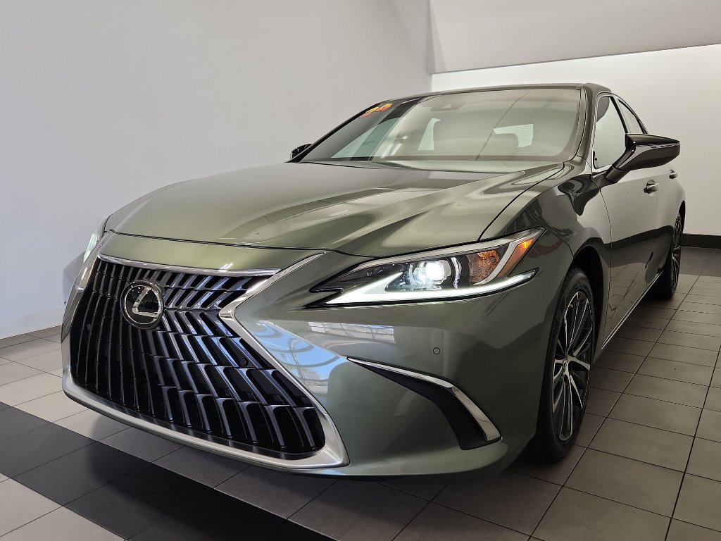Used 2024 Lexus ES 350 Premium w/ Premium Package image 2