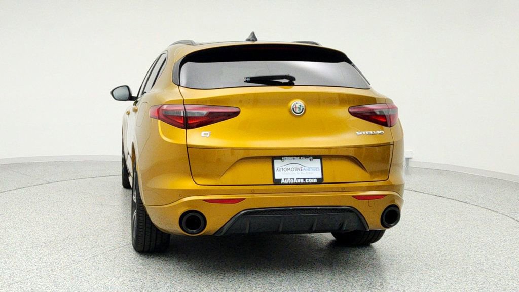 Used 2023 Alfa Romeo Stelvio Veloce image 6