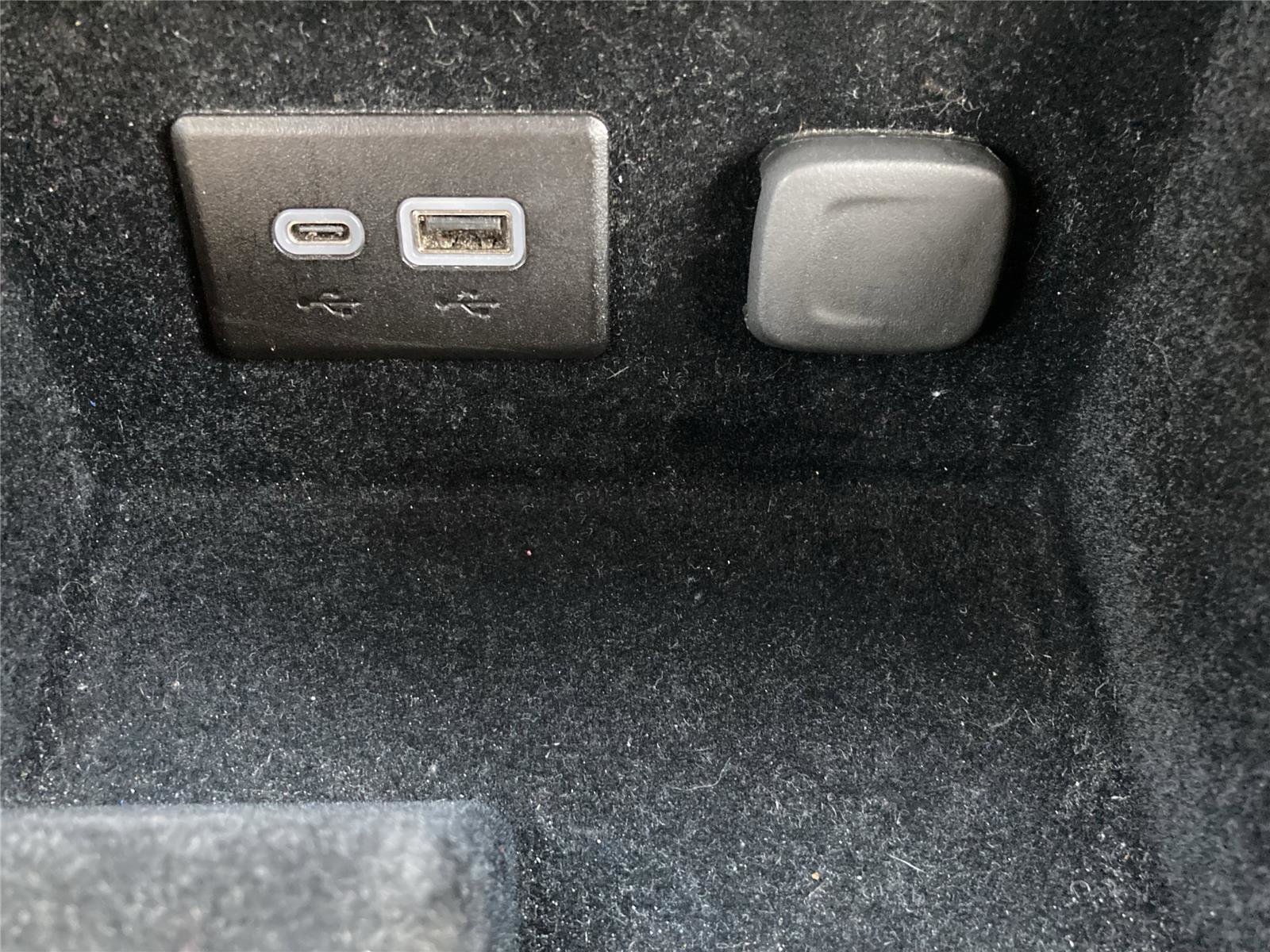 Used 2024 Cadillac XT4 Premium Luxury image 16