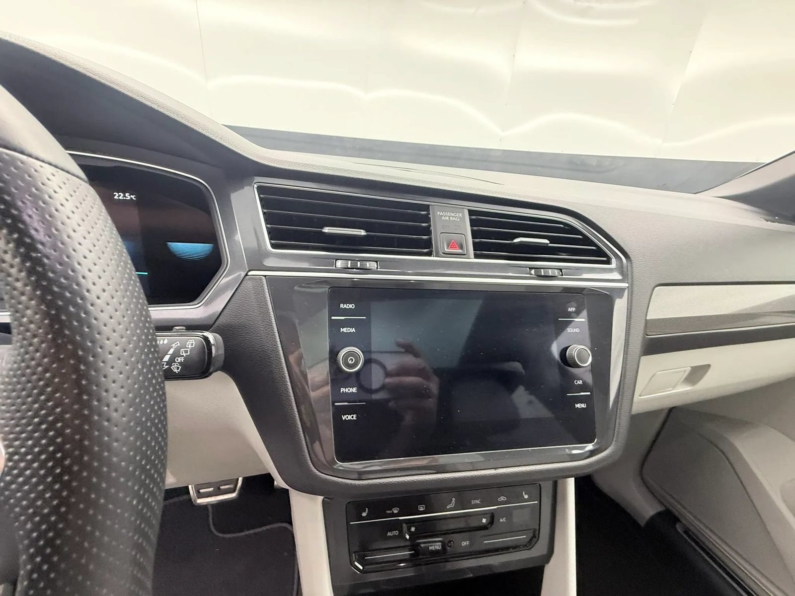 Used 2023 Volkswagen Tiguan SE R-Line AWD/4WD image 28