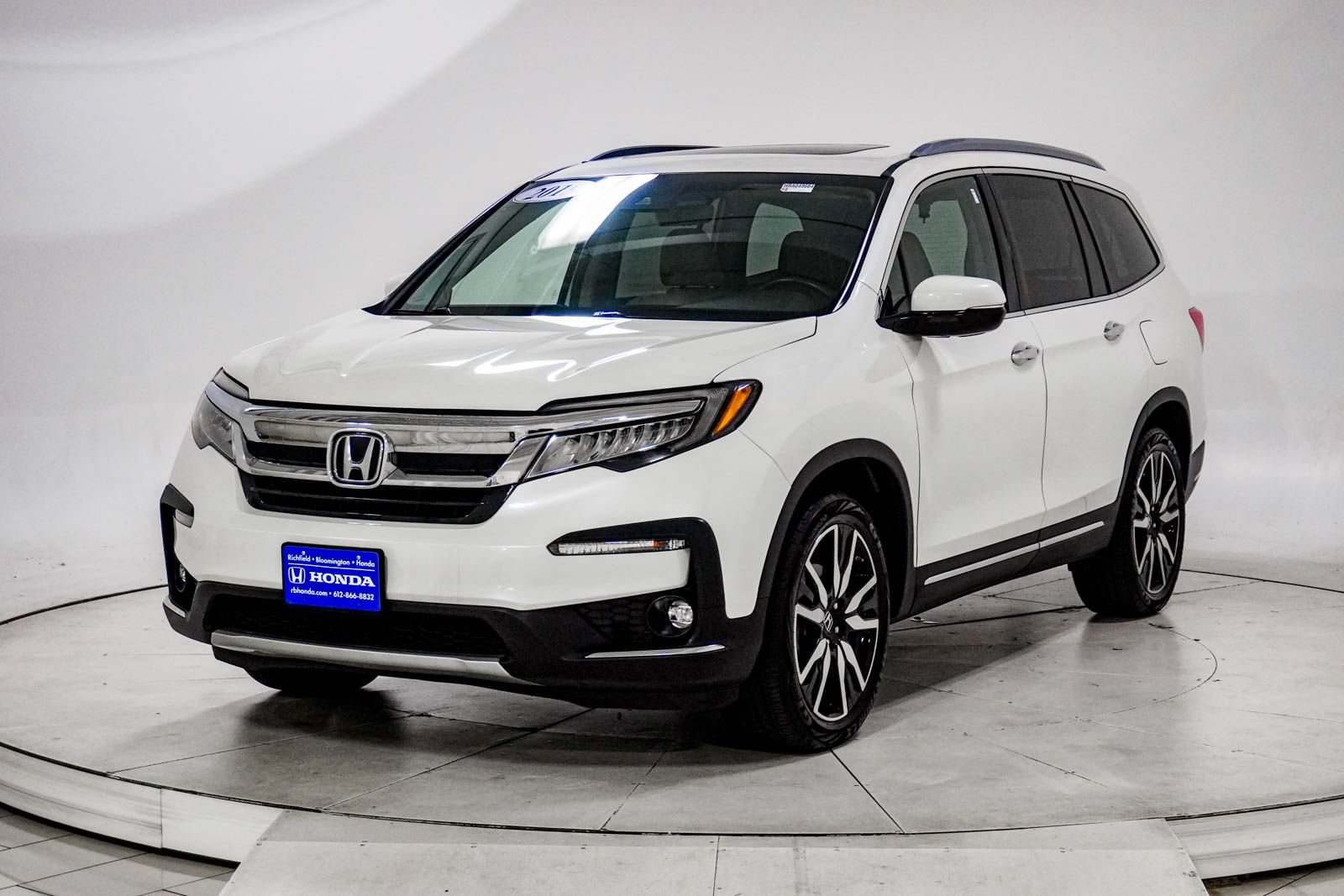 Used 2019 Honda Pilot Touring image 3