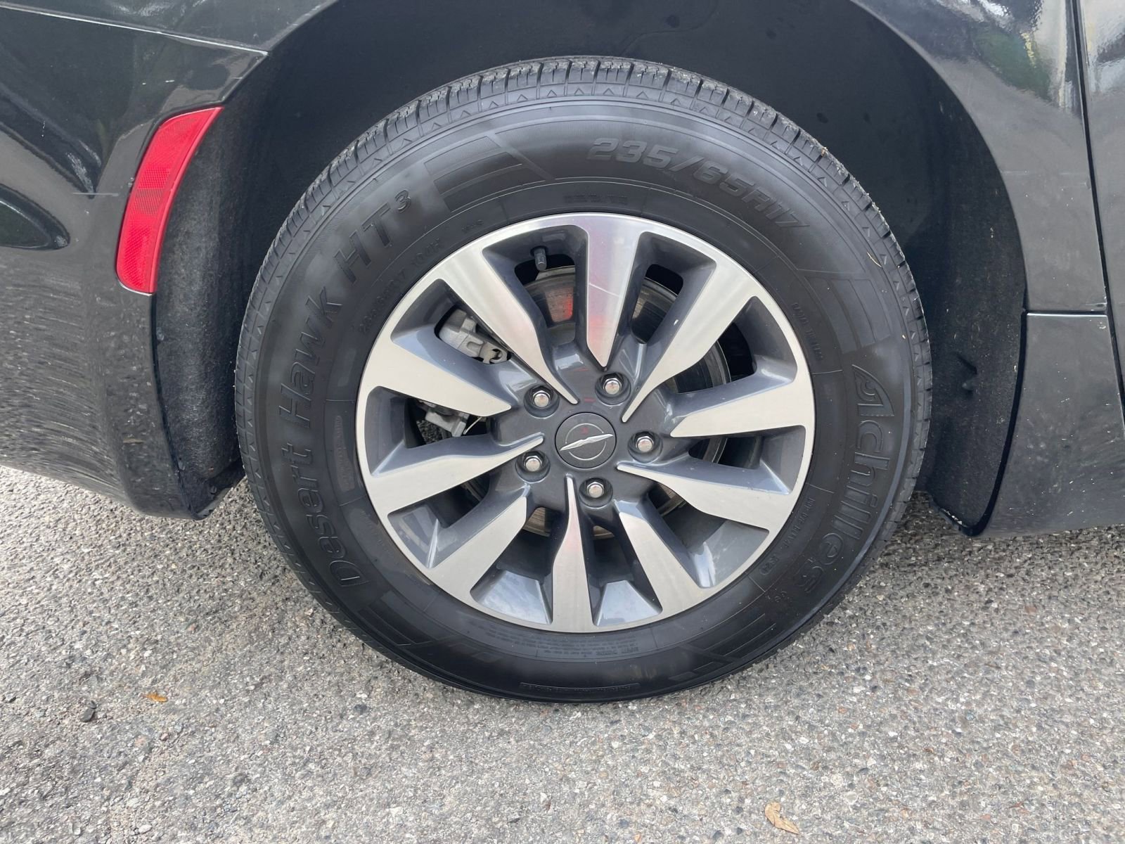 Used 2023 Chrysler Pacifica Touring-L image 30